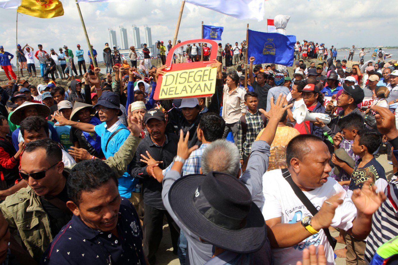 Foto protest op eiland G_Jakarta Post, 1 juni 2016
