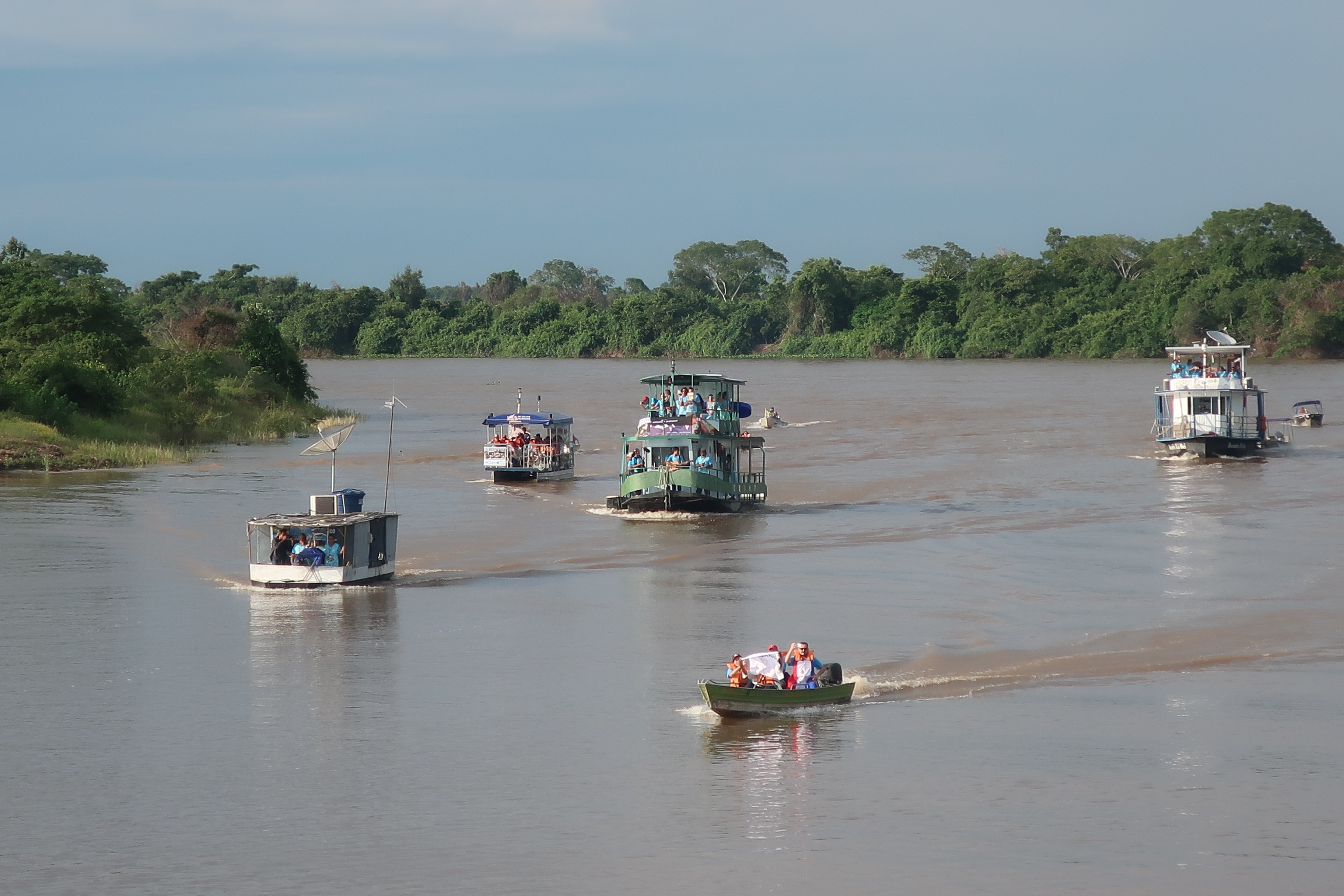 Every year on november 12th, communities around Caceres, Brazil celebrate the river on the Día do Río Paraguai