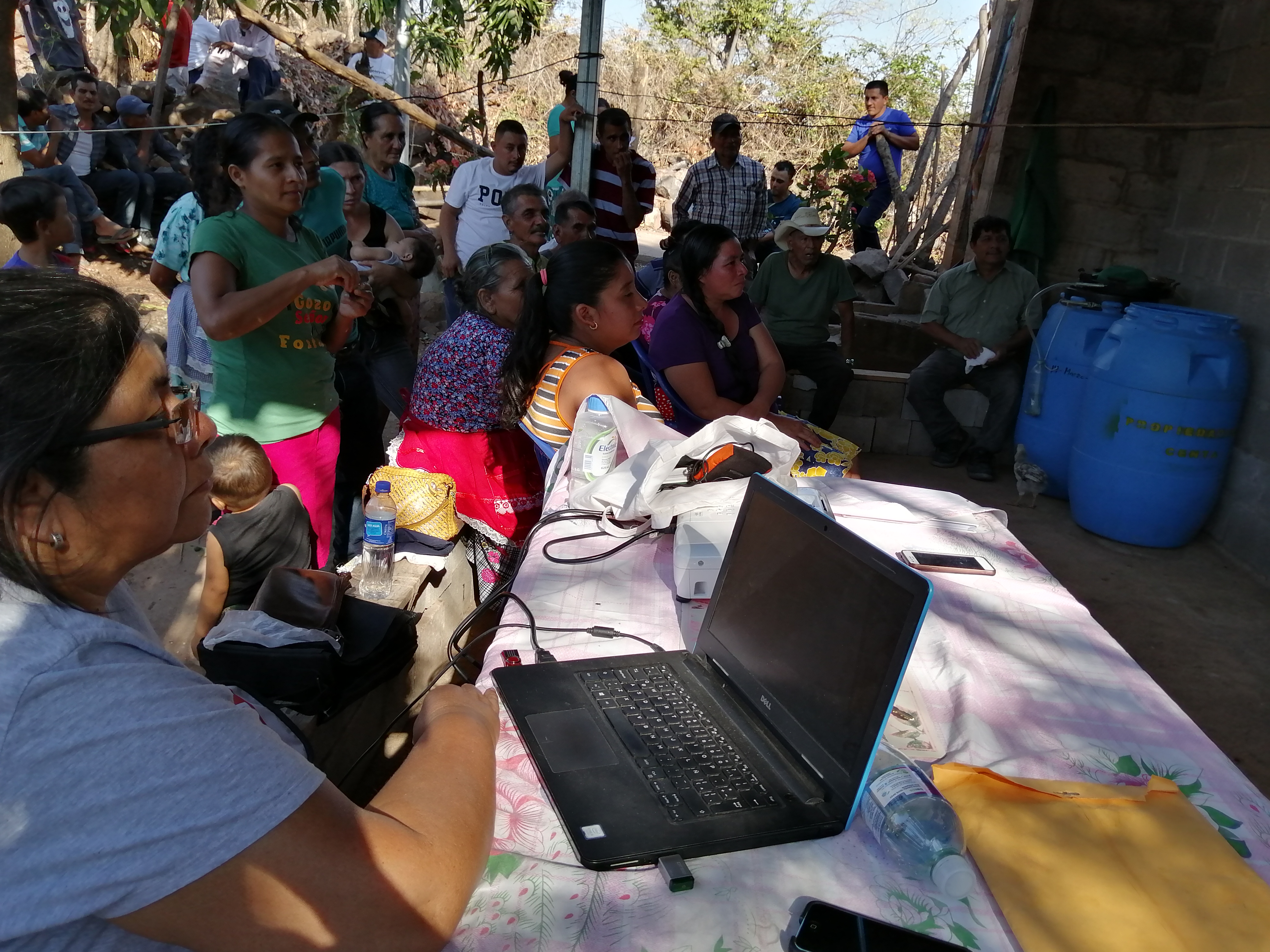 Mujeres Ambientalistas organizes a community meeting in El Cerrito Quezaltepeque